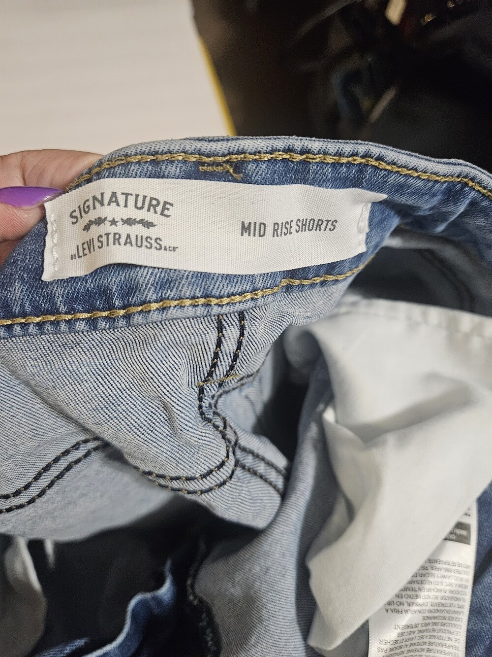 levis Midrise Shorts 6/28 - Picture 3 of 3